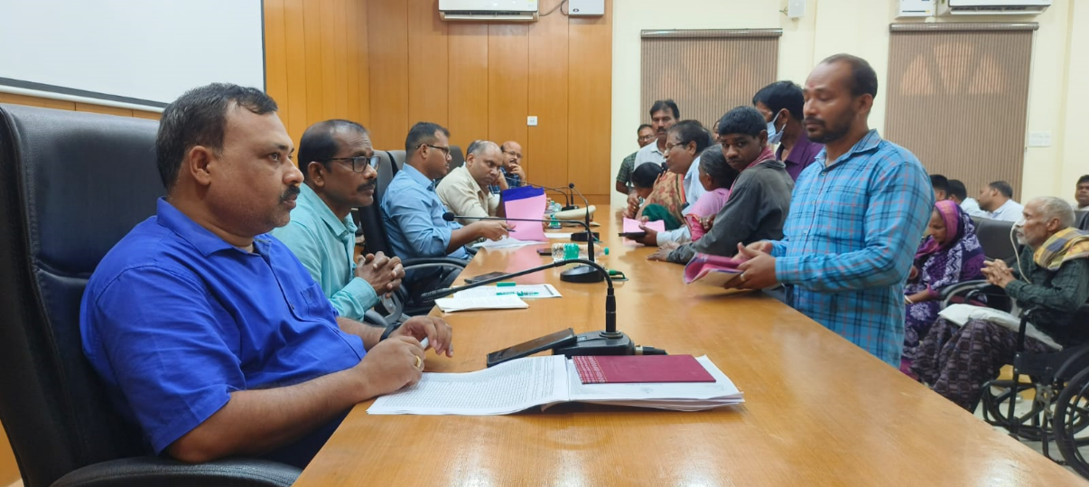 ବାରିପଦାରେ ଯୁଗ୍ମ ଜନ ଶୁଣାଣୀ ଶିବିର ମୋଟ ୨୬୧ଗୋଟି ଅଭିଯୋଗର ହେଲା ଶୁଣାଣି